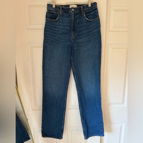 Abercrombie & Fitch Ultra High Rise 90’s Straight Jean - Picture 2 of 6